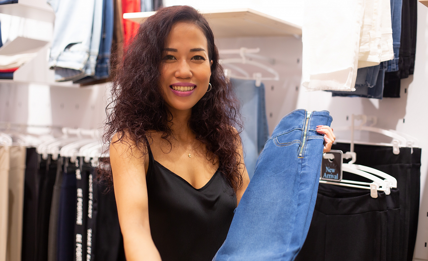 正社員積極募集 イタリア人気レッグウェアブランド 最大14日間の連休取得も可能 神戸三宮店 Twc