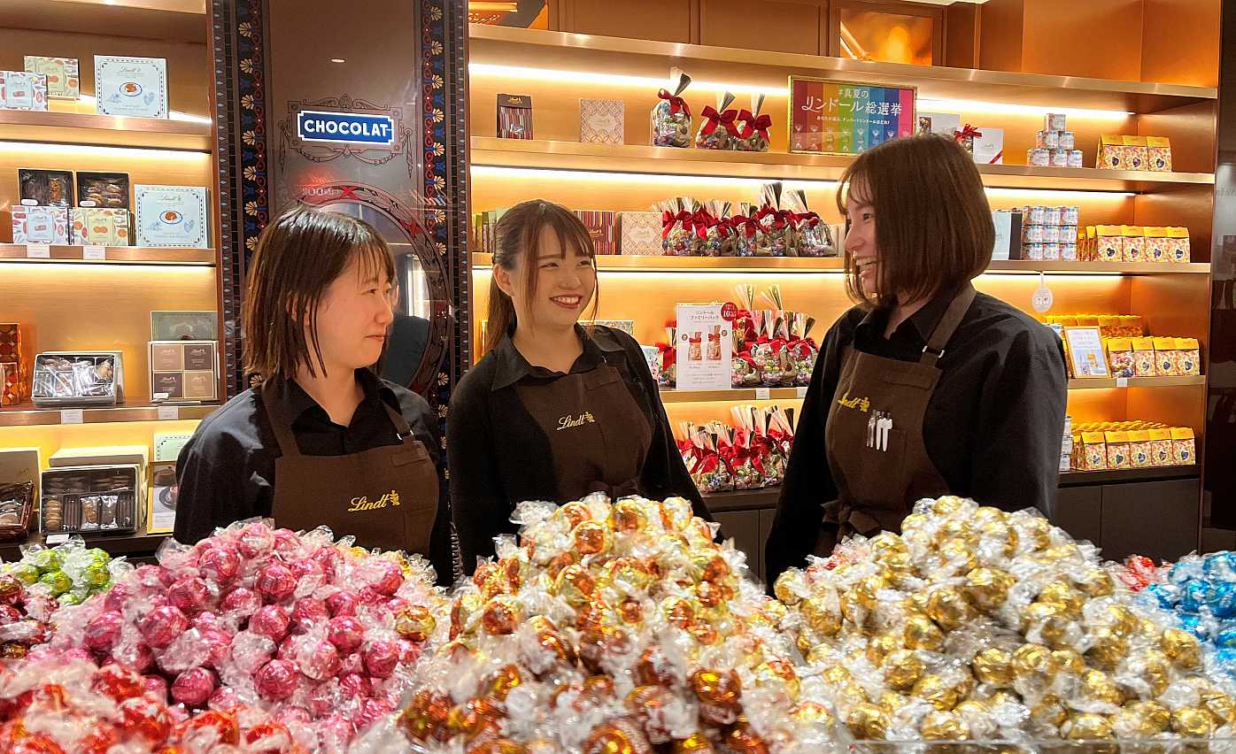 カラフルなリンツチョコレートの販売スタッフ募集！週3～×4時間～OK