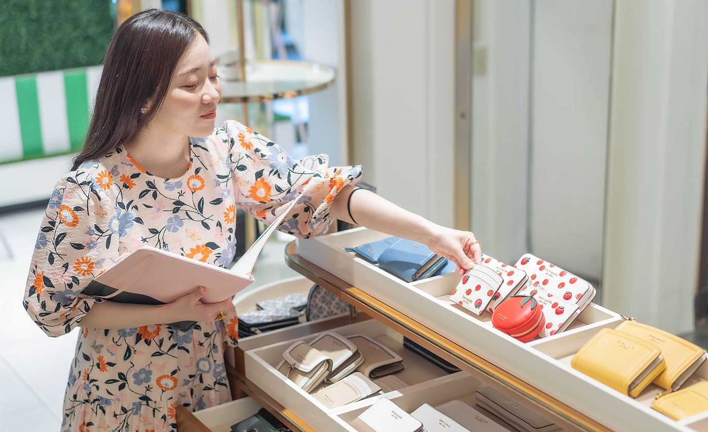 kate spade new york／長期販売スタッフ】研修＊社割有│週30～38時間